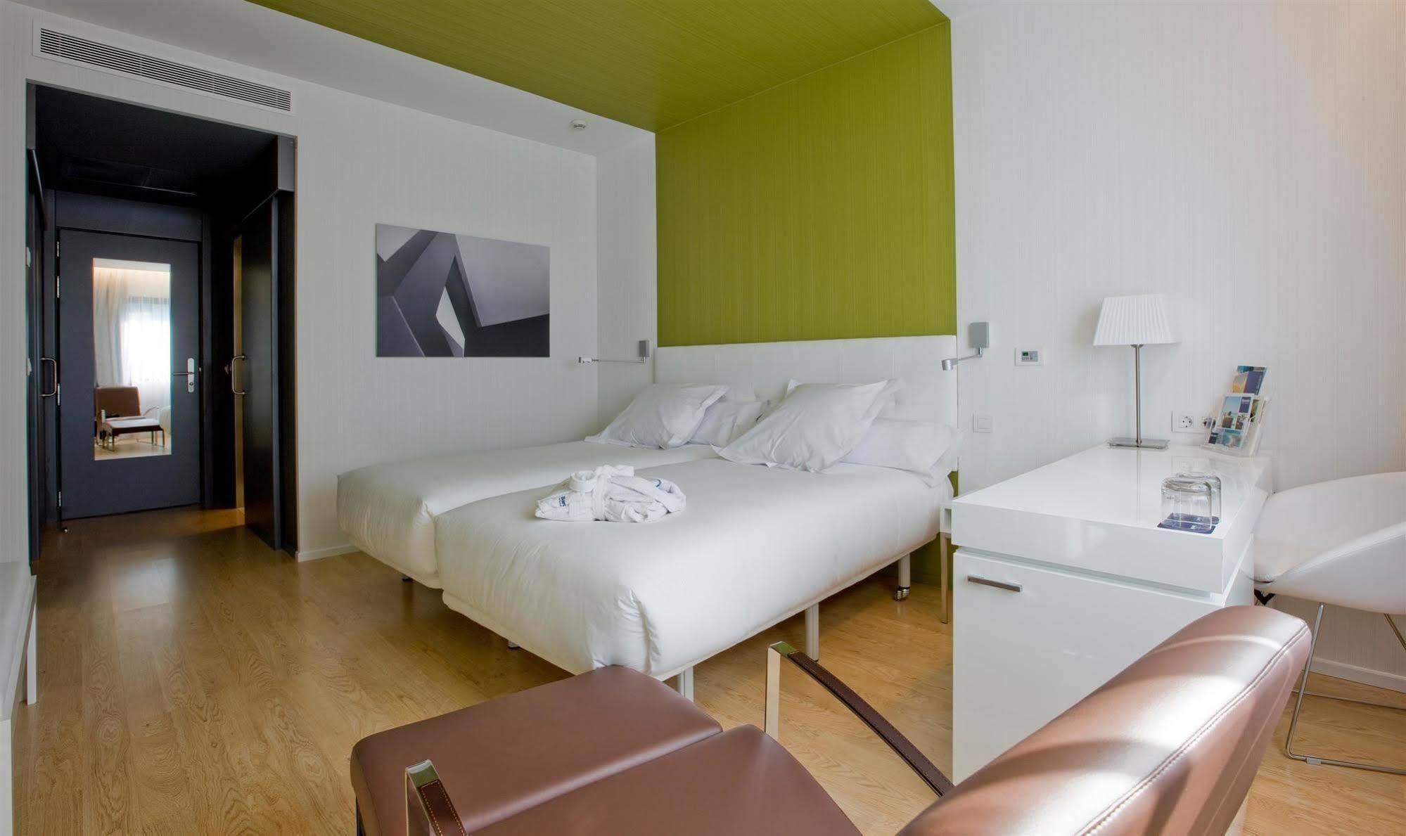 Hotel Zentral Castellana Norte Мадрид Стая снимка